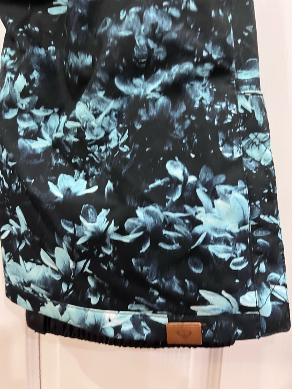 Roxy Nadia Printed Flower Women's Snowboard Pants - True Black Akio, Size Large - Picture 6 of 15